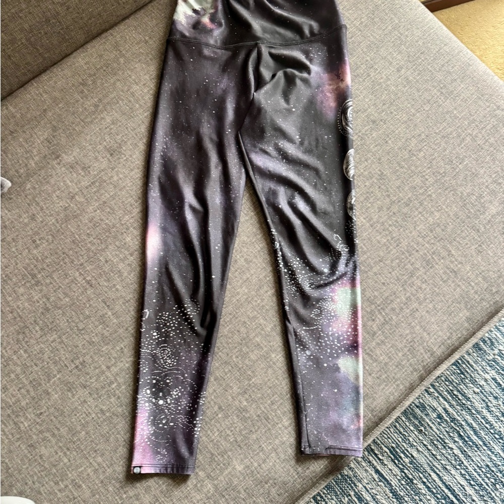 Onzie HIGH Rise Graphic Midi 7/8 Yoga Leggings – Solar NWOT - Picture 10 of 10